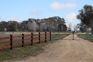 Premium Australian Iron Bark - Natural timber oil - 3 rail - morticed