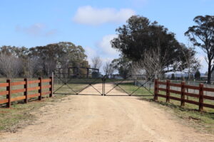 Premium Australian Iron Bark - Natural timber oil - 3 rail - morticed