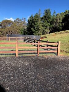 Saltram Rural fence - Ironbark Raw