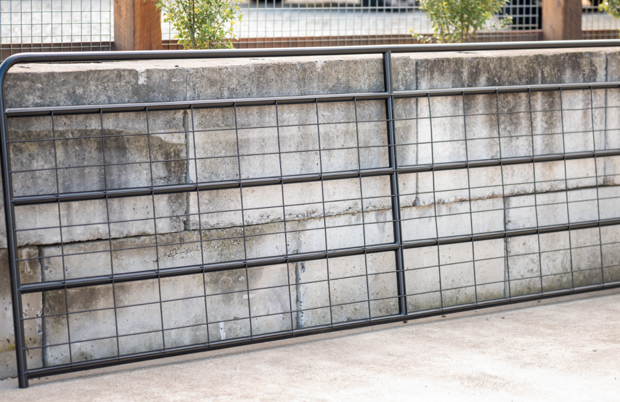 The Lachlan steel gate by Saltram Rural
